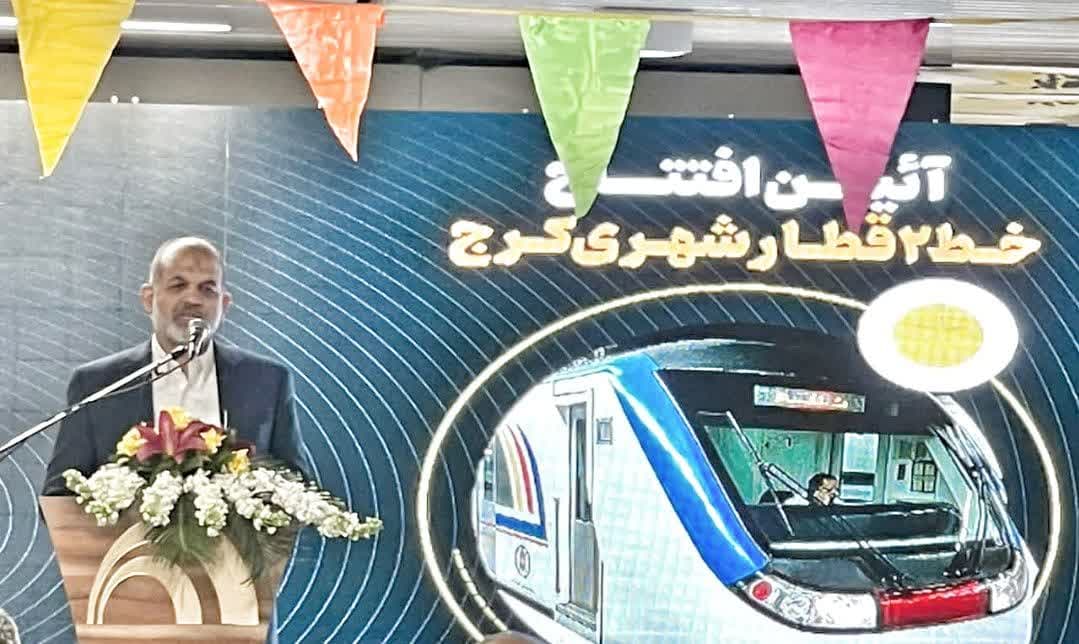 سوت قطار شهری کرج به دست احمدی وحیدی زده شد