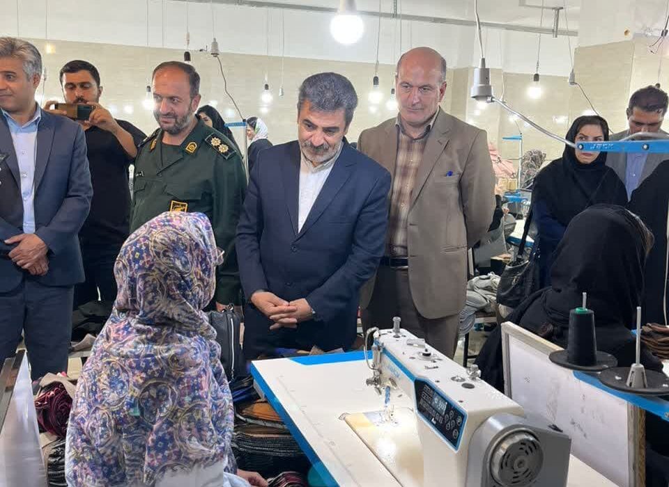 افتتاح کارگاه تولیدی خیاطی زنان کارآفرین استان البرز توسط فرماندار کرج