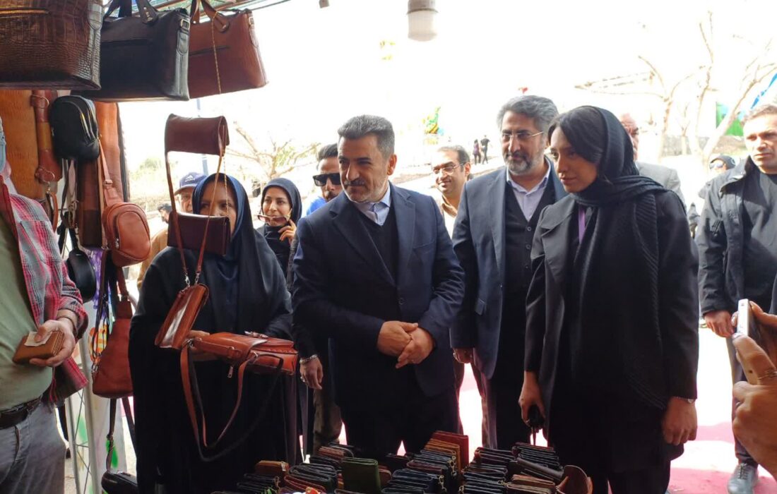 نمایشگاه صنایع‌دستی و سوغات در دهکده تفریحی و گردشگری باغستان افتتاح شد