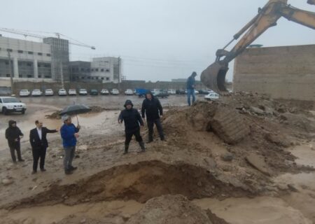 بارش باران و تلاش بی وقفه عوامل شهرداری کمالشهر
