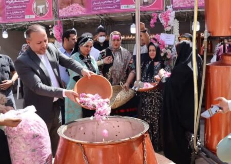 جشنواره گلابگیری در کرج برپا شد